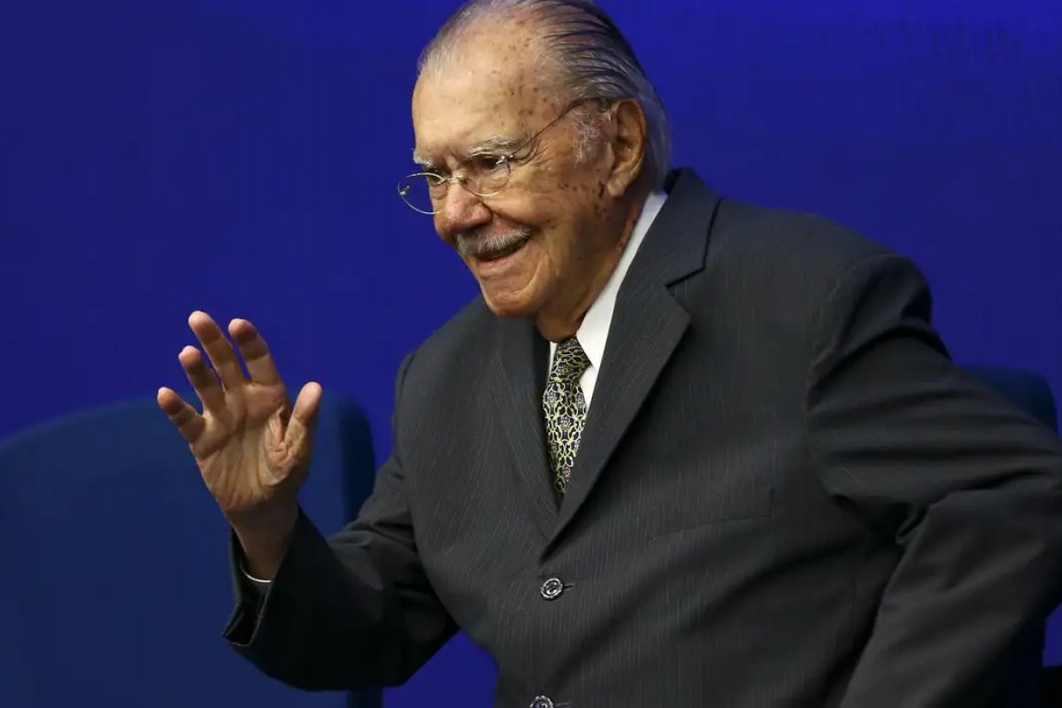 Ex-presidente José Sarney é diagnosticado com Covid-19