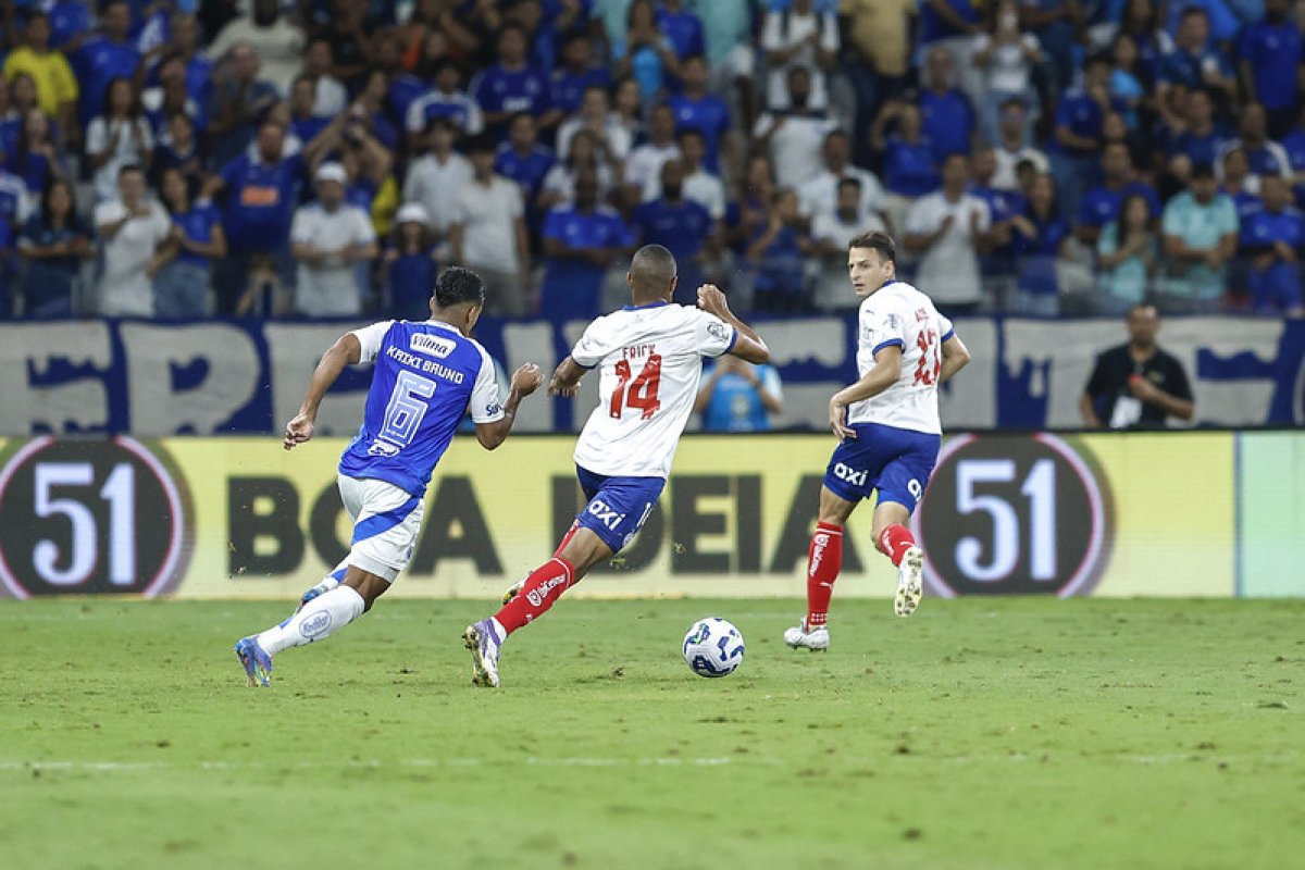 Bahia não vê a cor da bola e perde para o Cruzeiro no Mineirão