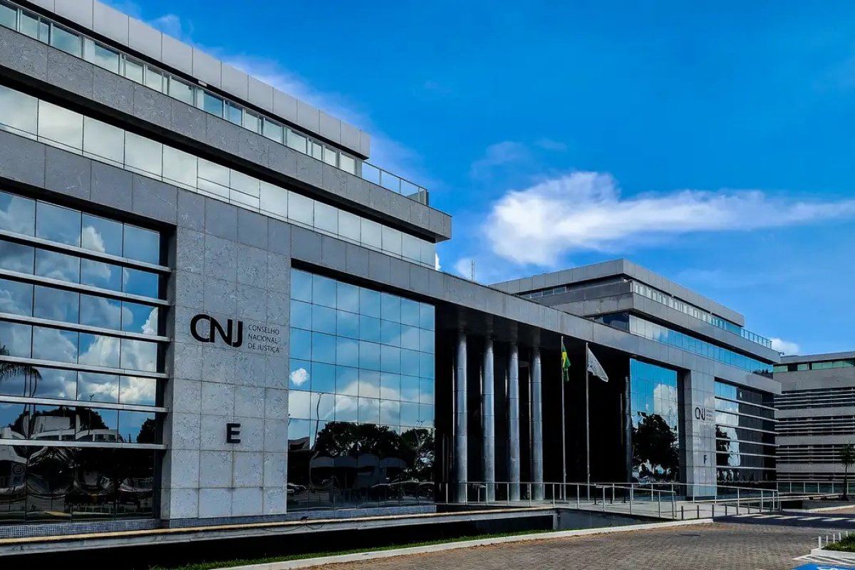CNJ afasta desembargador por mensagens públicas de apoio a Bolsonaro
