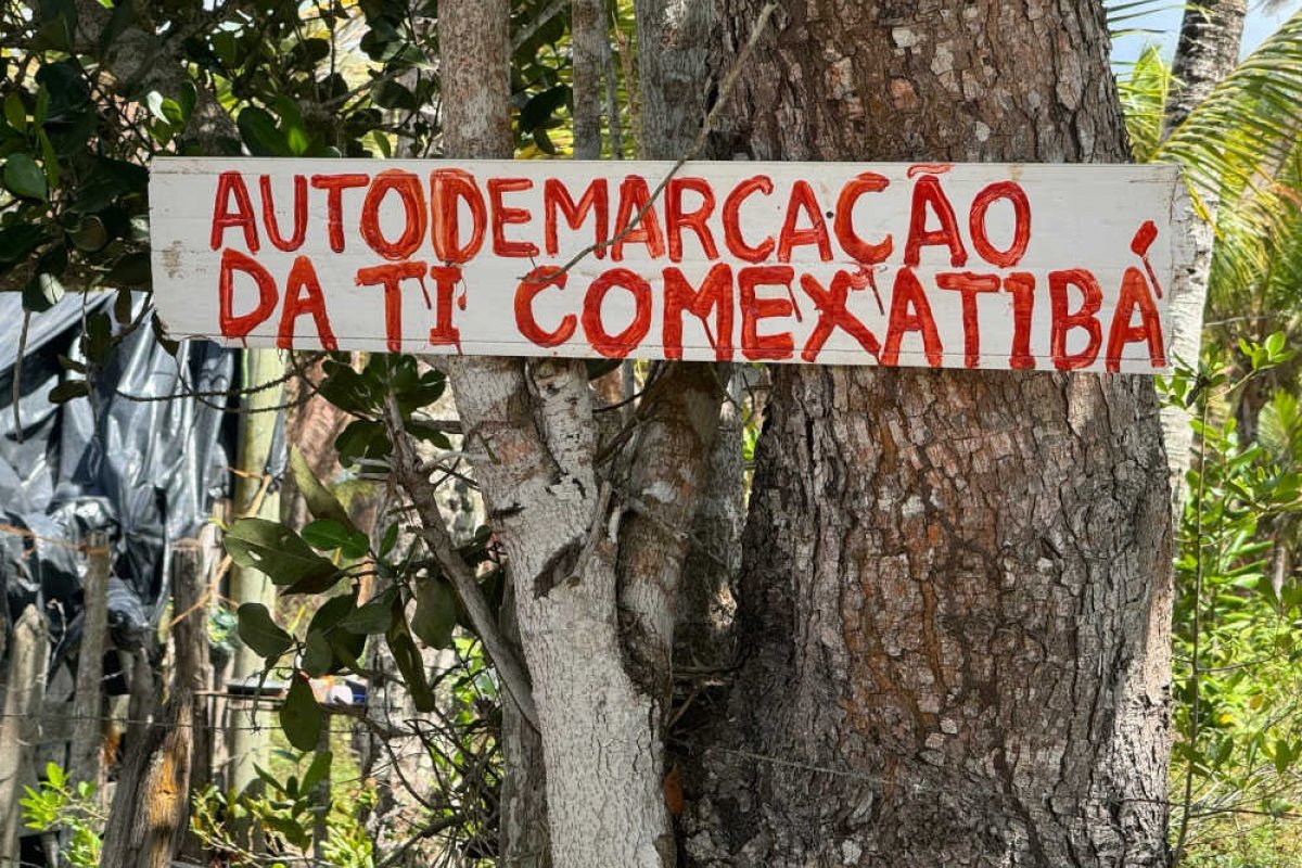 Pataxós lutam por homologação há 20 anos na Bahia e relatam violência em meio a conflitos com fazendeiros: 'temos medo de dizer que somos indígenas'