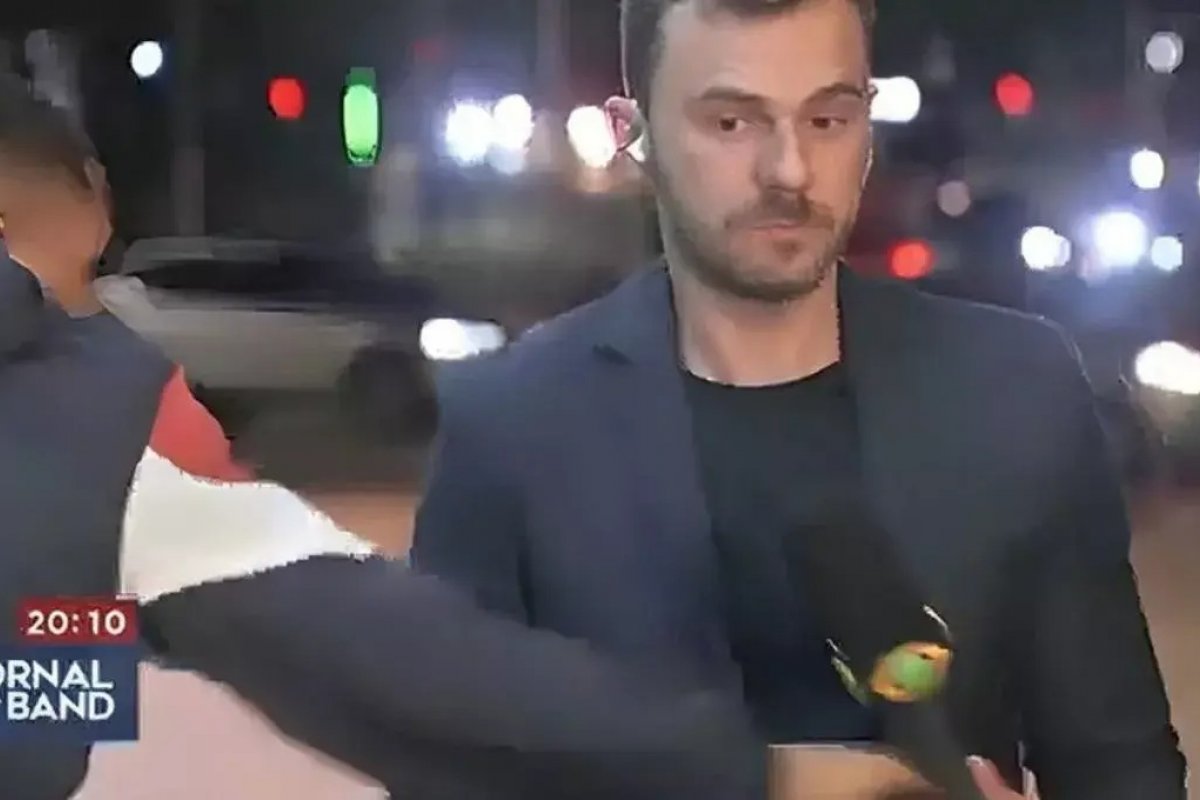 Repórter da Band sofre tentativa de furto durante jornal ao vivo em SP