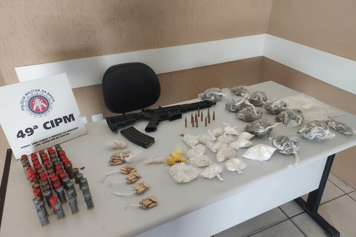 PM apreende fuzil e drogas em São Cristóvão