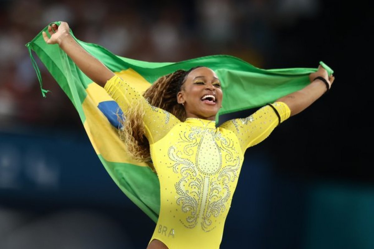 Rebeca Andrade se torna a primeira mulher brasileira a ganhar o Laureus