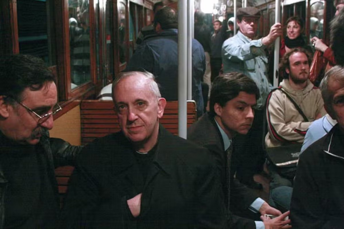 Fotojornalista relembra famoso clique no metrô que eterniza simplicidade de Papa Francisco