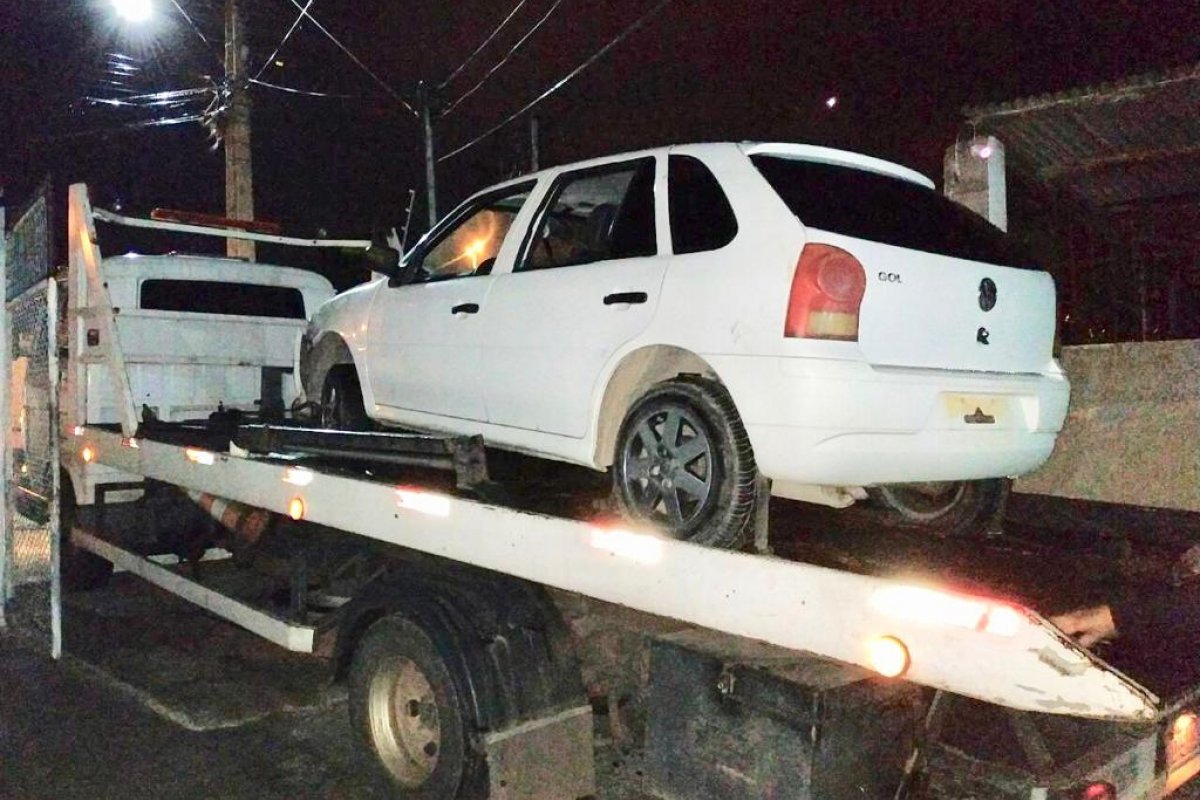 Trio é preso em flagrante após roubar veículos