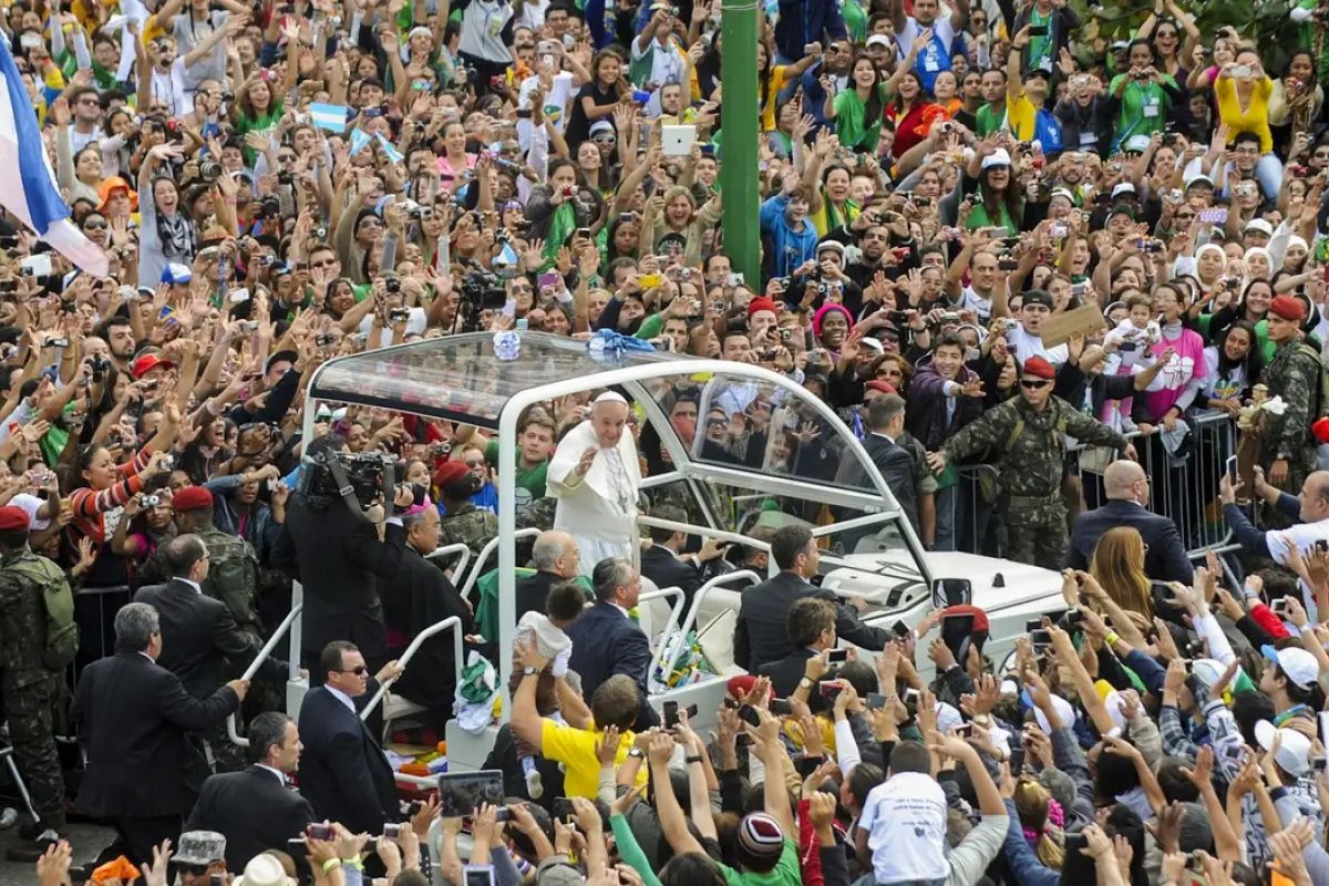 Francisco levou 3,7 milhões a Copacabana na 1ª viagem do papado em 2013 