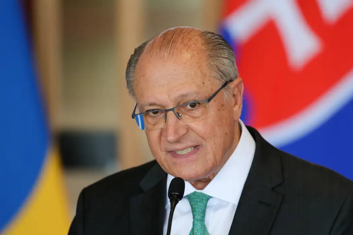 Alckmin diz que o Brasil deve "aproveitar as oportunidades que se abrem" com o tarifaço de Trump