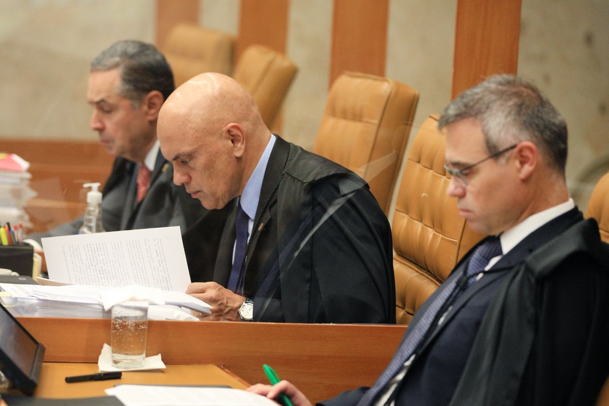 OAB quer derrubar medida que barrou entrada de celulares no STF