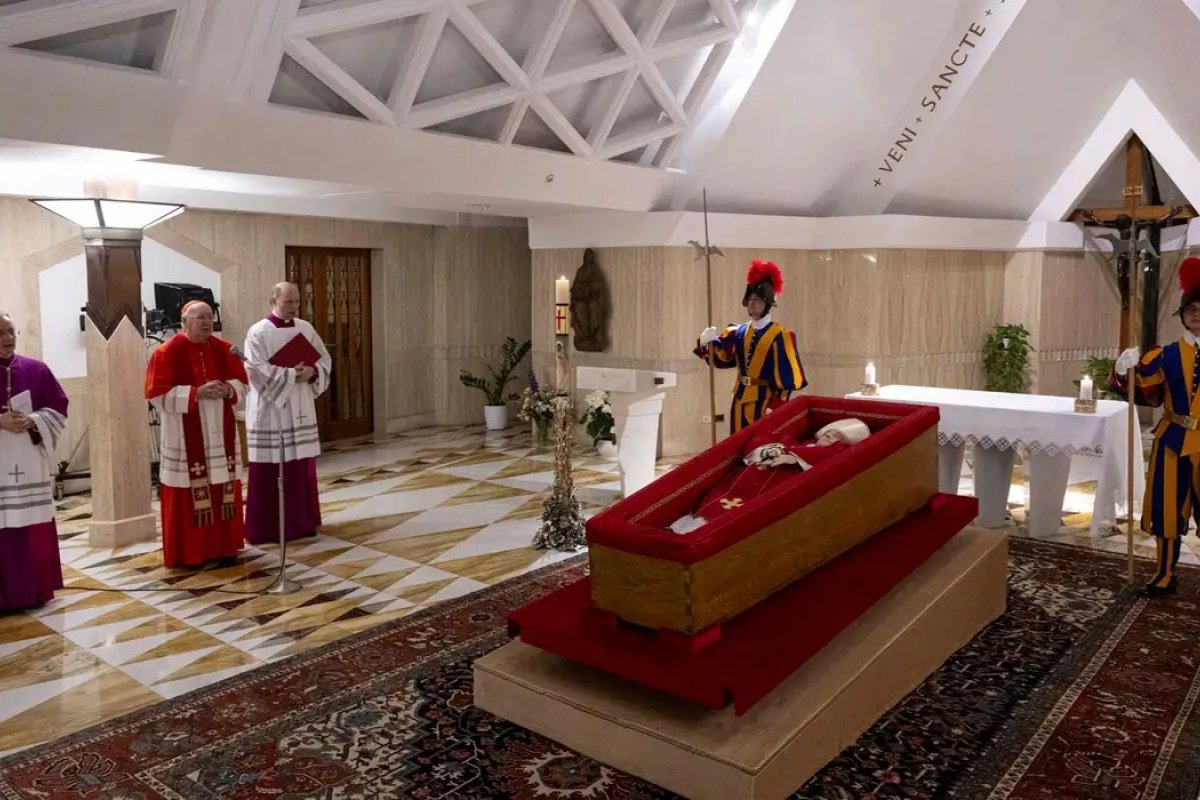 Alcolumbre, Motta e Barroso devem acompanhar Lula no velório do papa