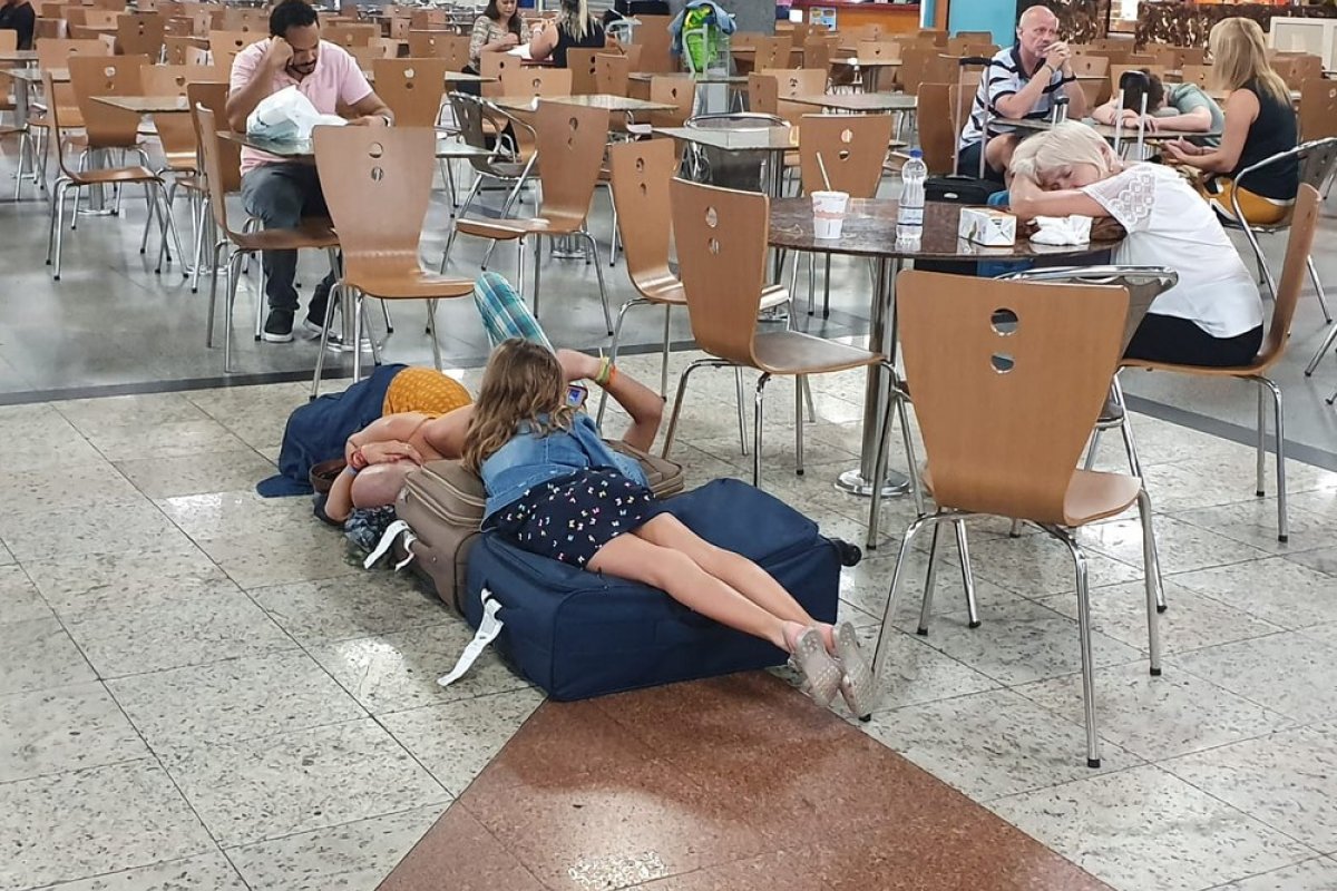 Passageiros vivem transtorno para embarcar no aeroporto de Salvador