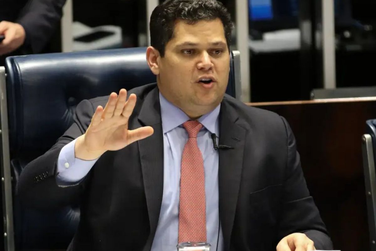 Alcolumbre deve indicar para ministério nome sem filiação, após fracasso do governo com Pedro Lucas