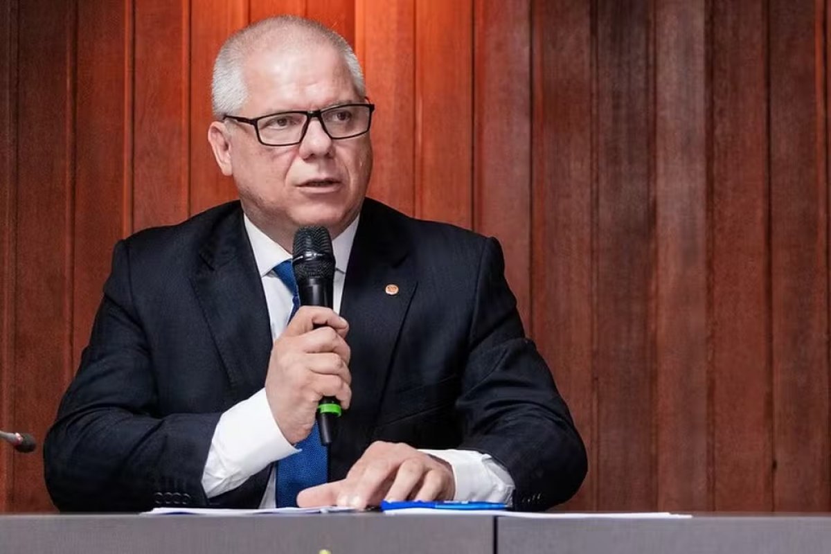 Lula manda demitir presidente do INSS após operação que apura fraude de R$ 6,3 bilhões