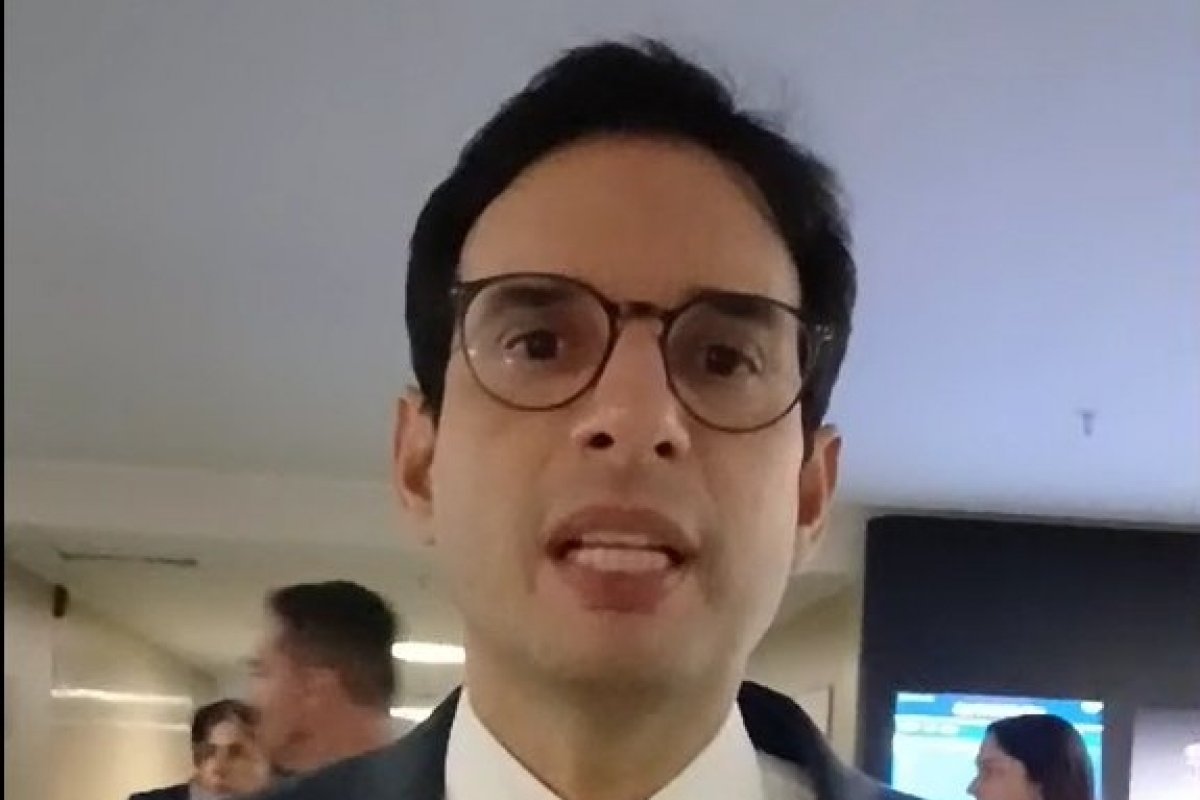 Vídeo: Leo Prates defende ACM Neto e Bruno após críticas por ligação com 'Rei do Lixo', alvo da Overclean