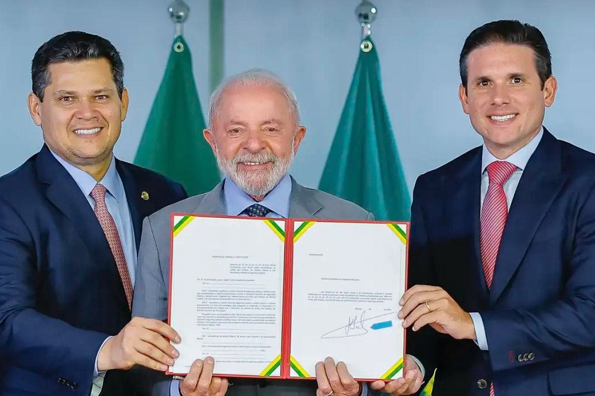 Lula entrega PEC da Segurança Pública para tramitação no Congresso