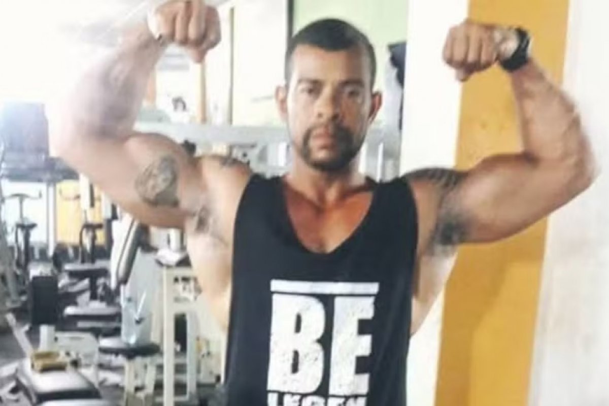 Dono de academia é encontrado morto e sem roupas dentro de casa em Feira de Santana
