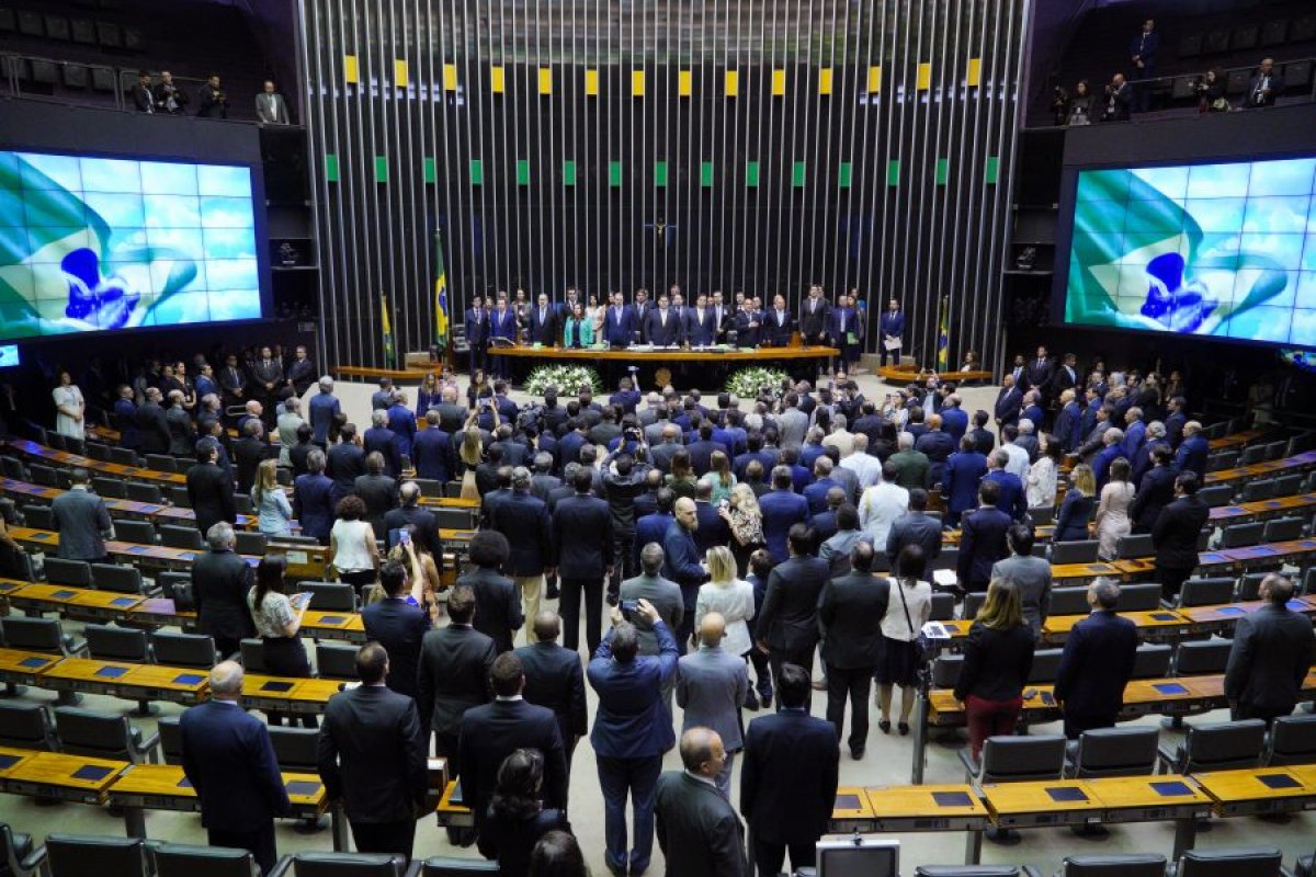 Governo aceita discutir taxação de multimilionários 