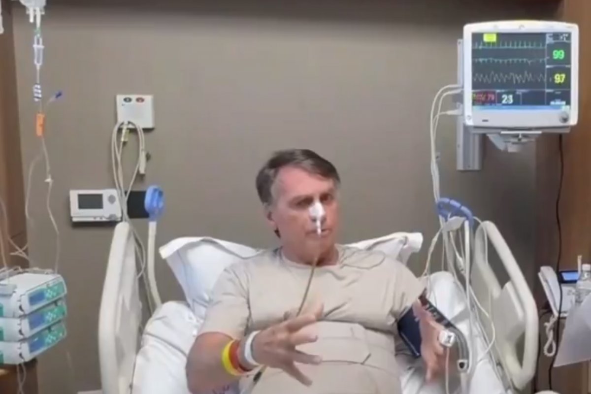 Bolsonaro tem piora clínica e em exames, diz boletim médico