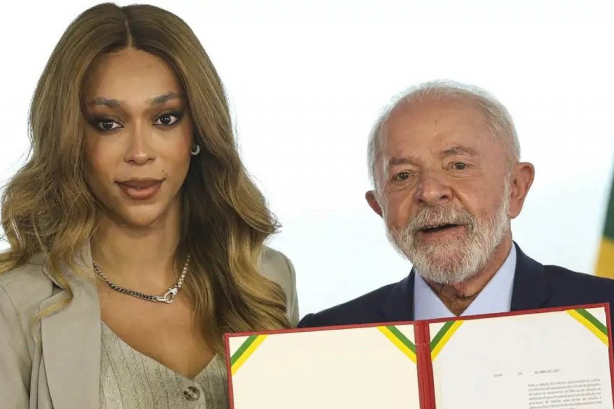 Lula chama de 'abominável' mudança de gênero em visto de Erika Hilton pelos EUA e cobra Itamaraty