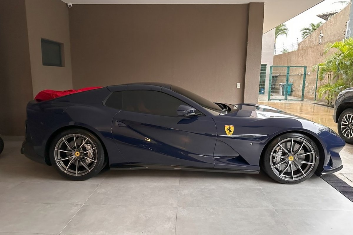 Ferrari, relógios de luxo, obras de arte: veja lista do que foi aprendido em operação contra fraudes no INSS