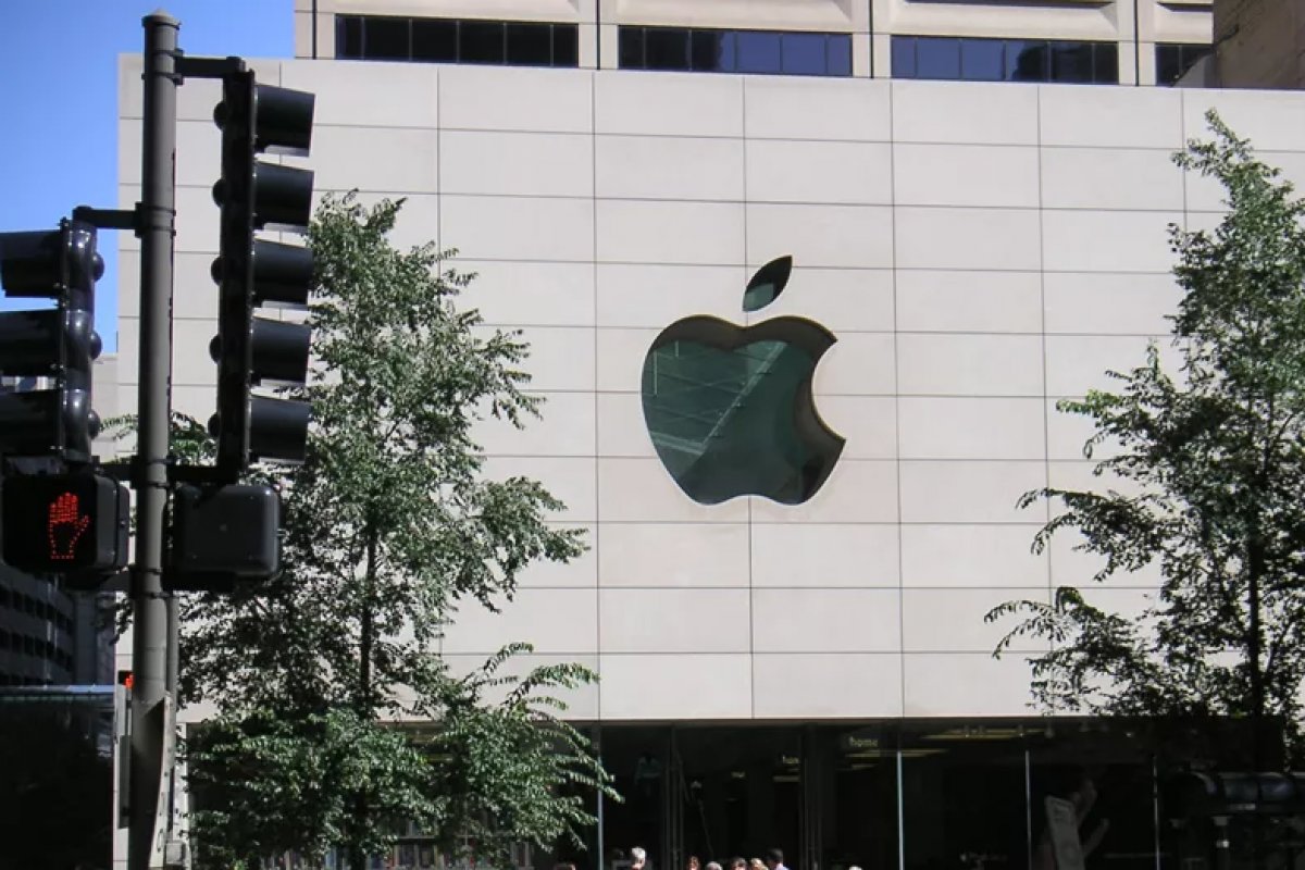 Apple planeja produzir iPhones dos EUA na Índia em 2026 após guerra comercial