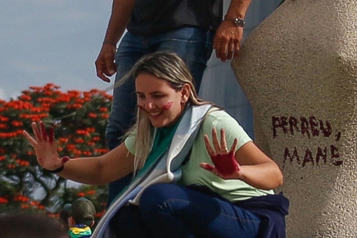 Caso 8/1: Fux diverge de Moraes e vota para condenar Débora a pena de 1 ano e 6 meses