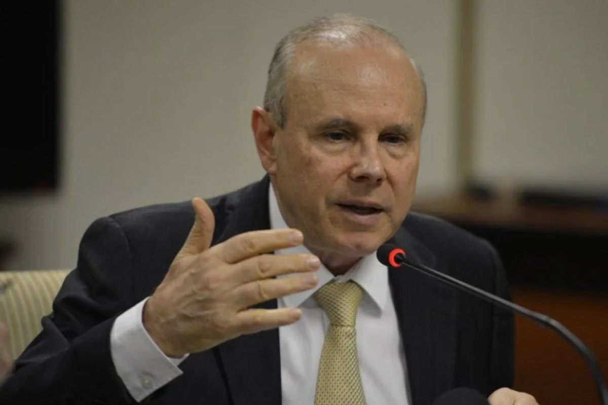 Mantega desiste de vaga no conselho da Eletrobras após indicação de Lula