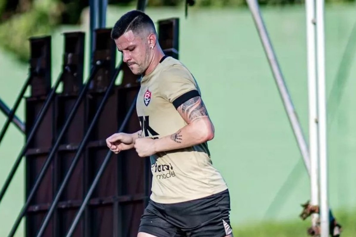 Contratado no começo de abril, Renato Kayzer ainda não tem prazo para estar á disposição de Thiago Carpini
