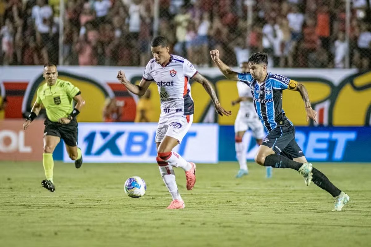 Em confronto direto contra degola, Vitória recebe o Grêmio no Barradão