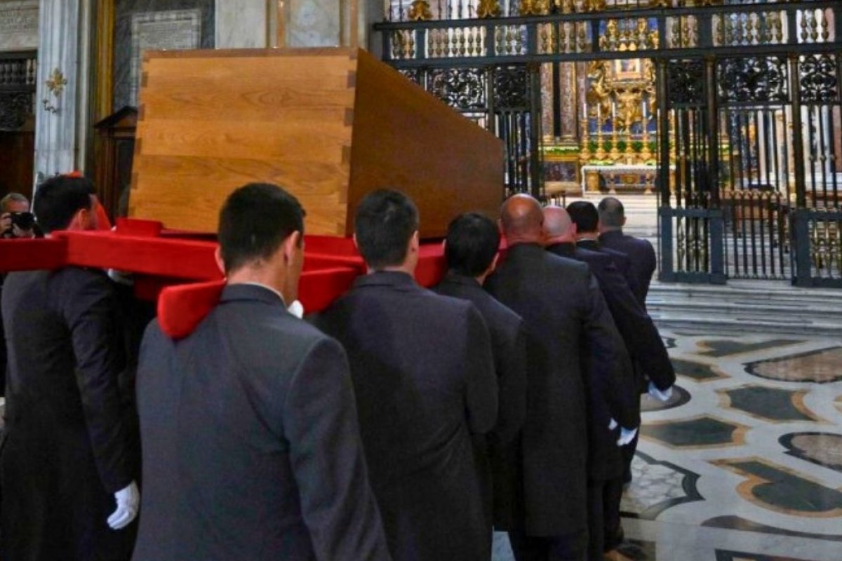 Projetos propõem incluir nome do papa Francisco no Memorial da América Latina e em hospital