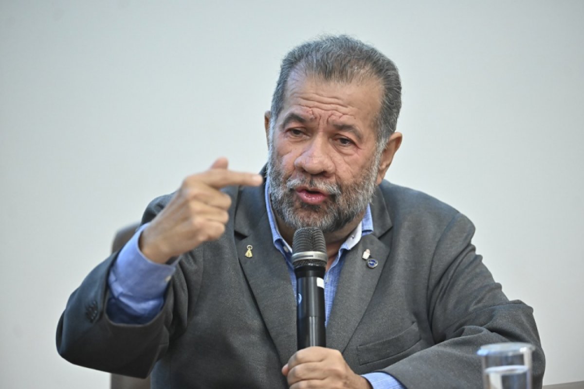 Lupi foi alertado sobre denúncias de descontos em 2023, mostra ata de reunião