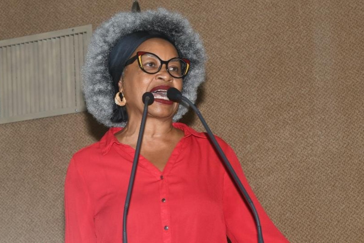 Olívia Santana envia à ALBA projeto que propõe compensação a vítimas de ações policiais