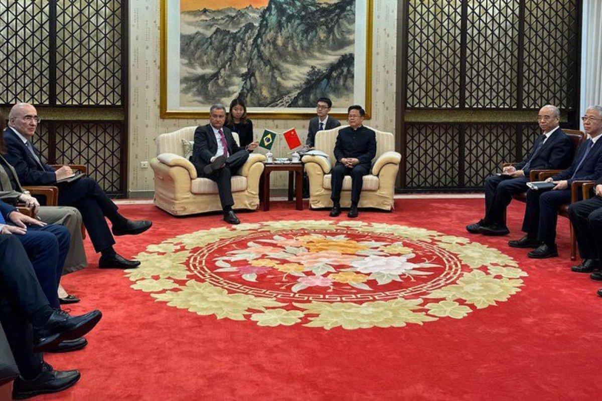 Na China, Rui Costa se reúne com empresa responsável pela construção da Ponte Salvador-Itaparica