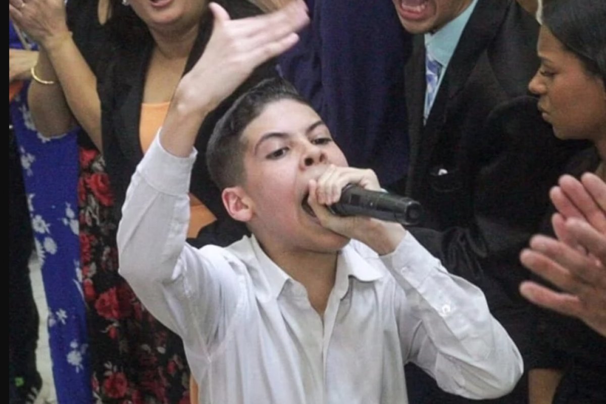 Vídeo: Entre aplausos e críticas: quem é Miguel Oliveira, o adolescente que  se diz missionário e faz profecias - Farol da Bahia