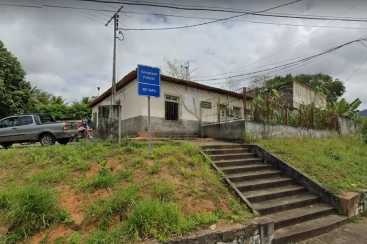 Mulher é morta a tiros na frente dos filhos na Bahia; menina de 11 anos é baleada