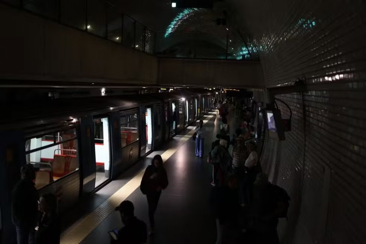 Operadora de energia da Espanha diz que restaurou 99% da demanda após apagão