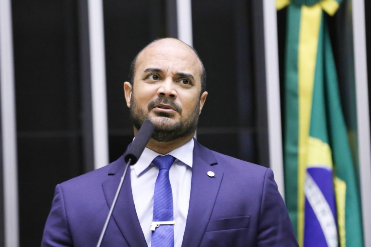 Alden volta a culpar Rui por compra malsucedida de respiradores: ‘não seria ele o verdadeiro genocida?’