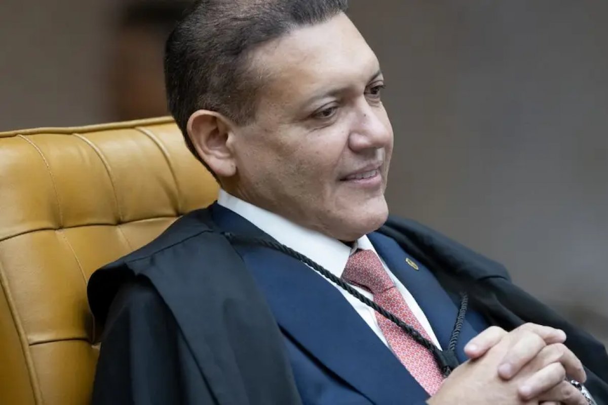 Mensagens e cartas revelam umplano do PCC para chegar até ministro do STF