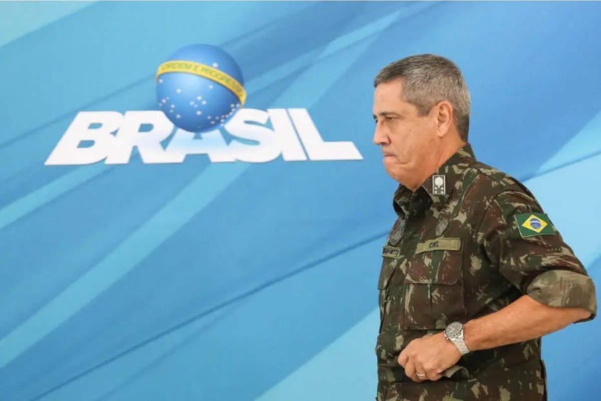 Bolsonaro tira Onyx e convida general Braga Netto para assumir Casa Civil