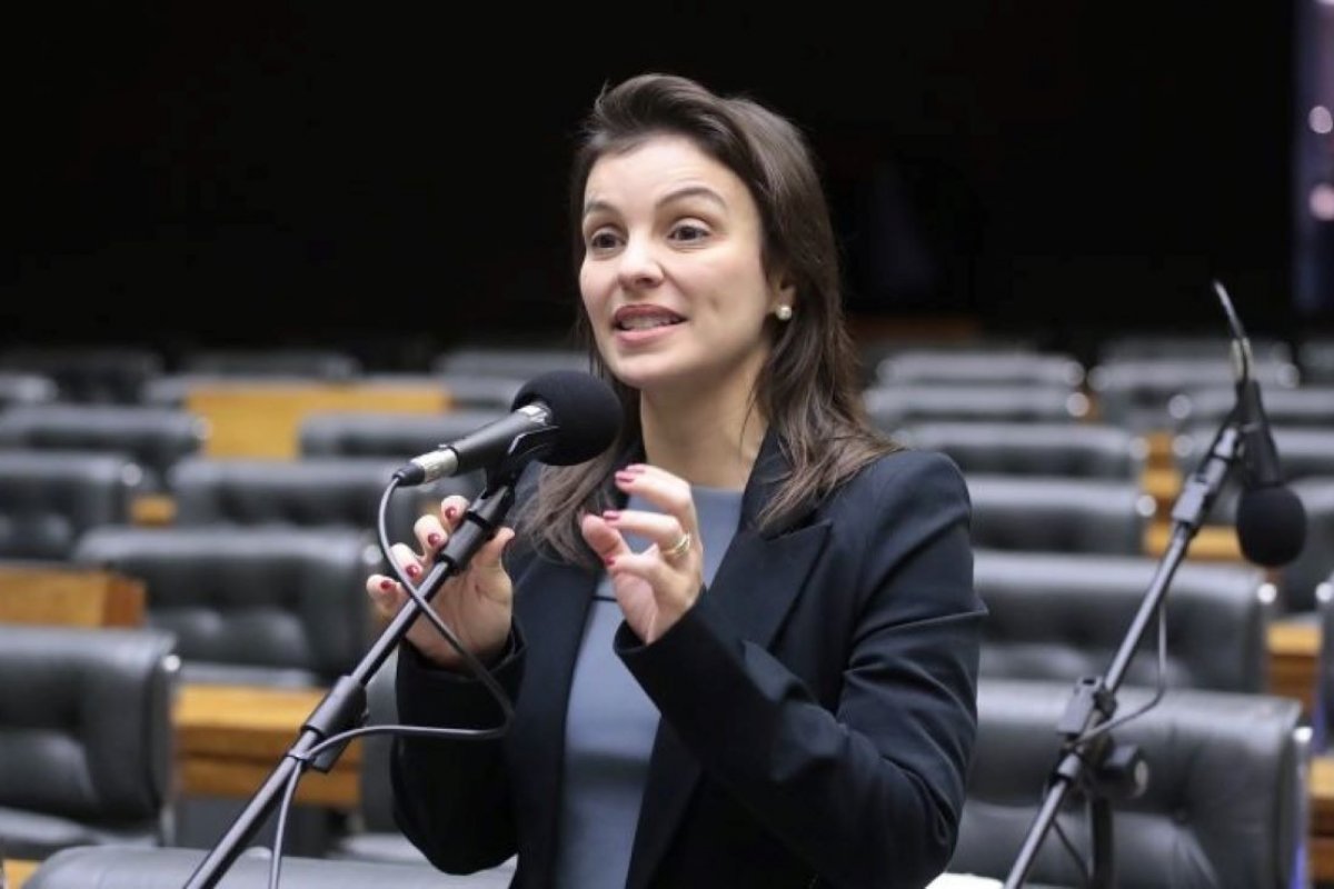 Deputada federal que denunciou violência doméstica disse que foi enforcada e jogada no chão pelo ex-marido