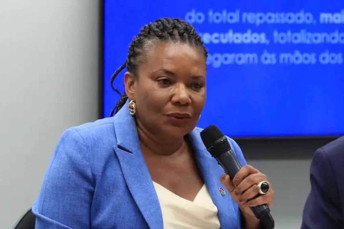 Vídeo: Ministra da Cultura, Margareth Menezes volta a defender comitês após denúncias de uso político