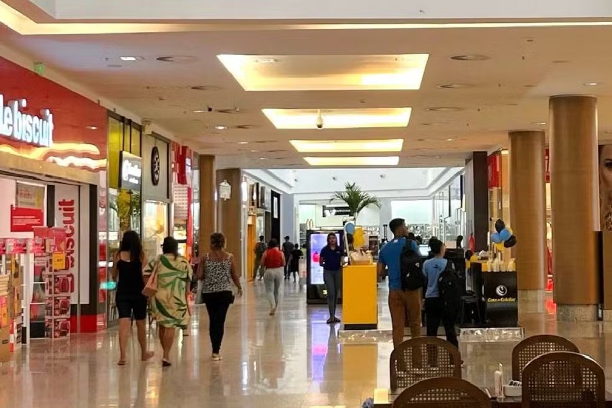 Confira o que abre e o que fecha no Dia do Trabalhador na capital e RMS