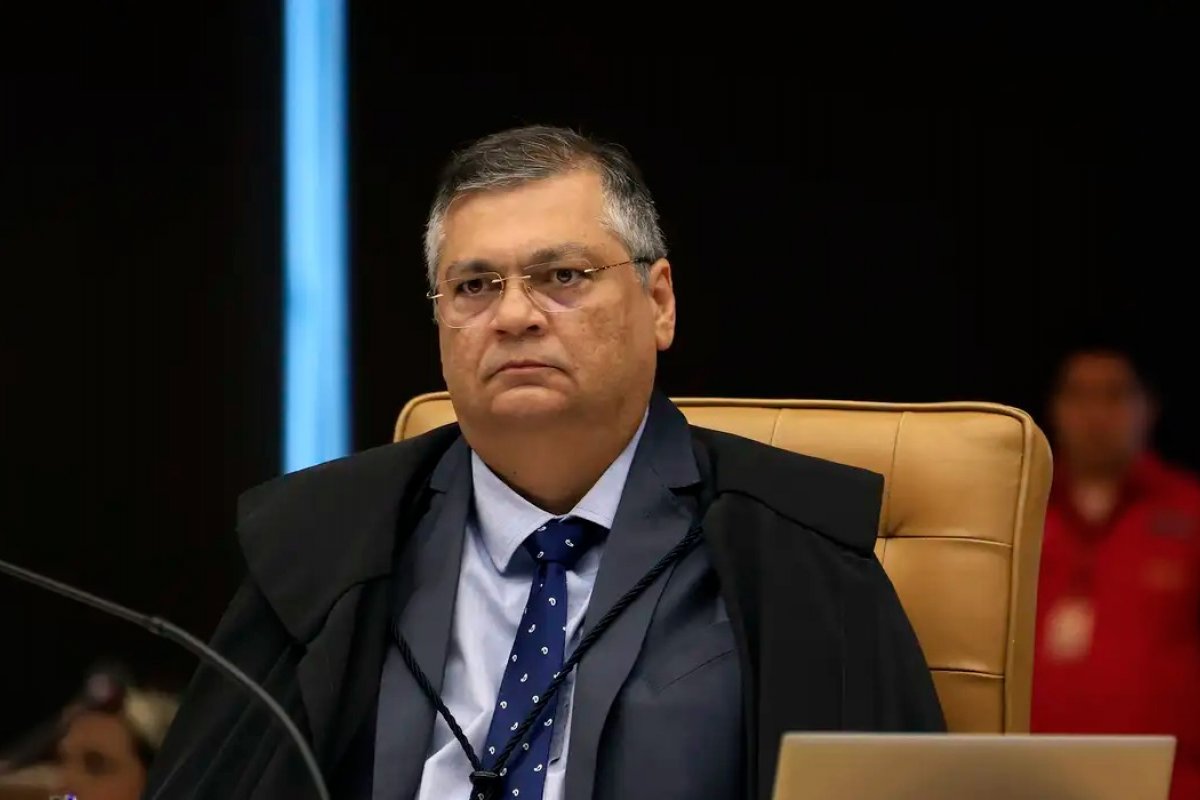 Dino manda suspender pagamento de 1,2 mil emendas da saúde