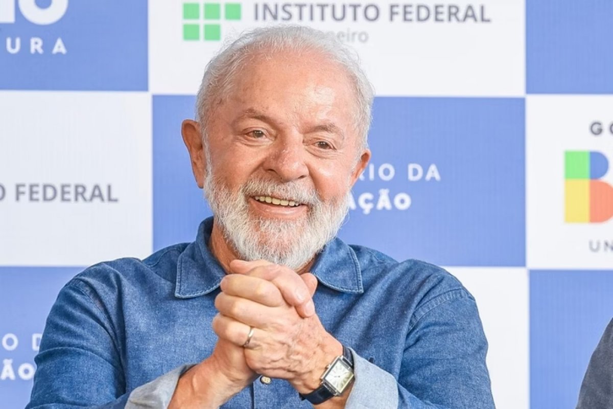 Lula afirma que vai discutir fim da escala 6 por 1: "Está na hora do Brasil dar esse passo"