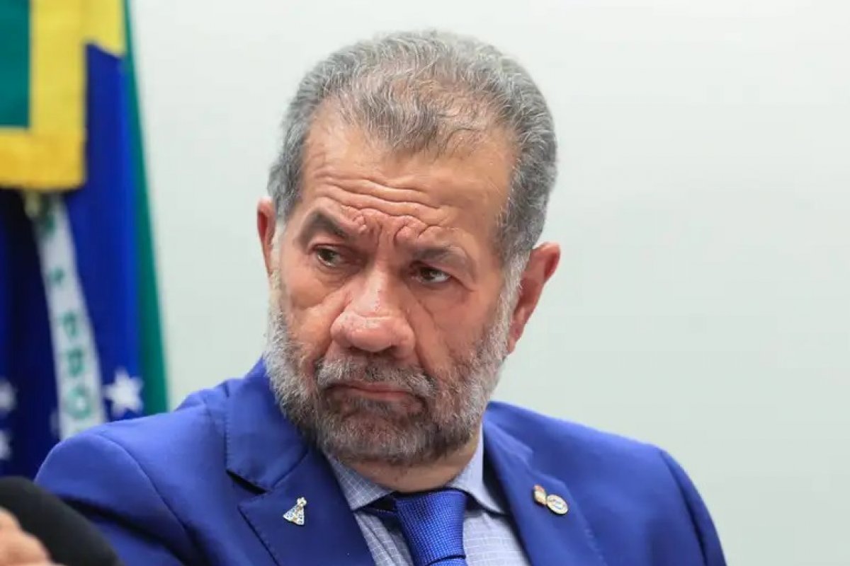 PDT se incomoda com decisão de Lula de excluir Lupi da escolha do novo presidente do INSS