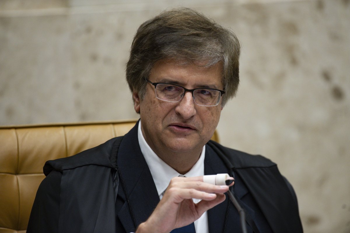 PGR defende prisão domiciliar para Collor