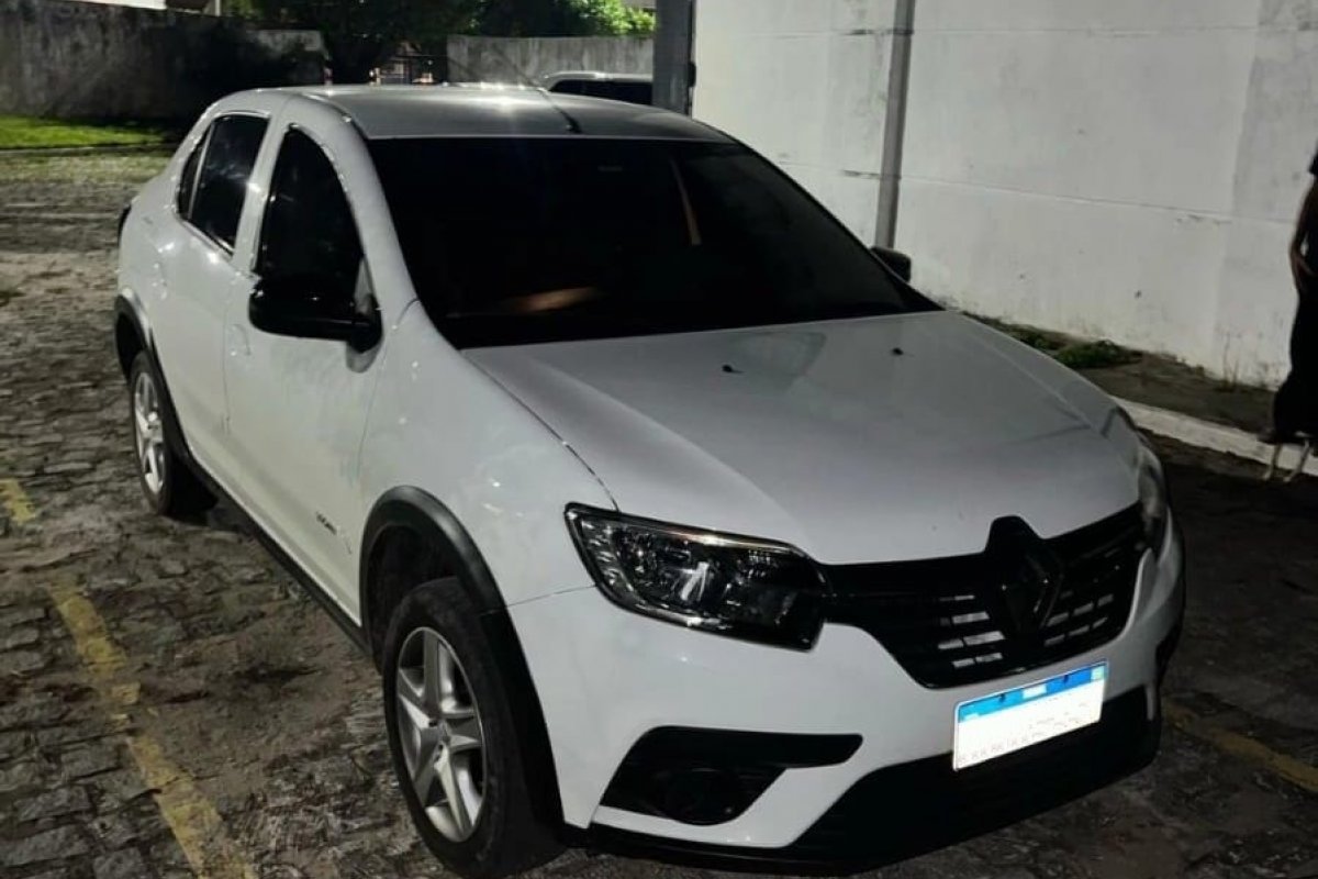 Foragido da Justiça é detido pela PM com veículo roubado em Lauro de Freitas