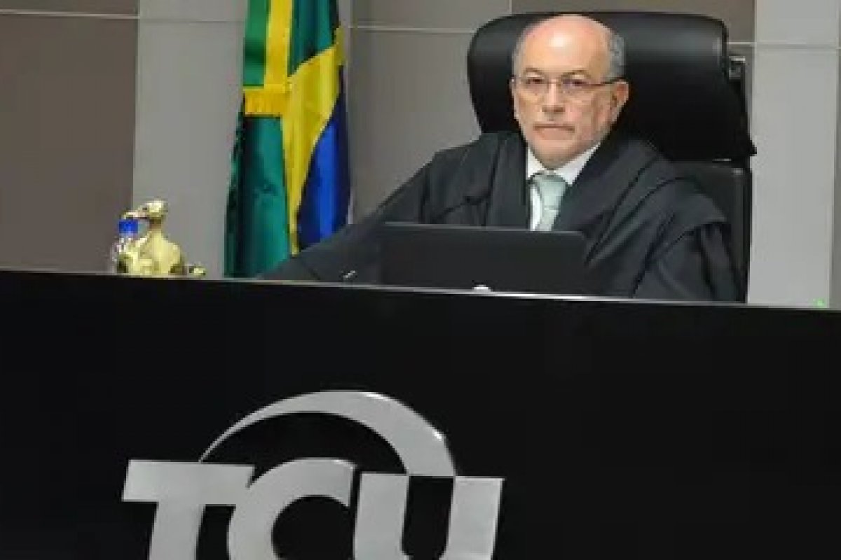 Ministros do TCU criticam Walton Alencar por adiar pela sexta vez julgamento sobre fraudes no INSS