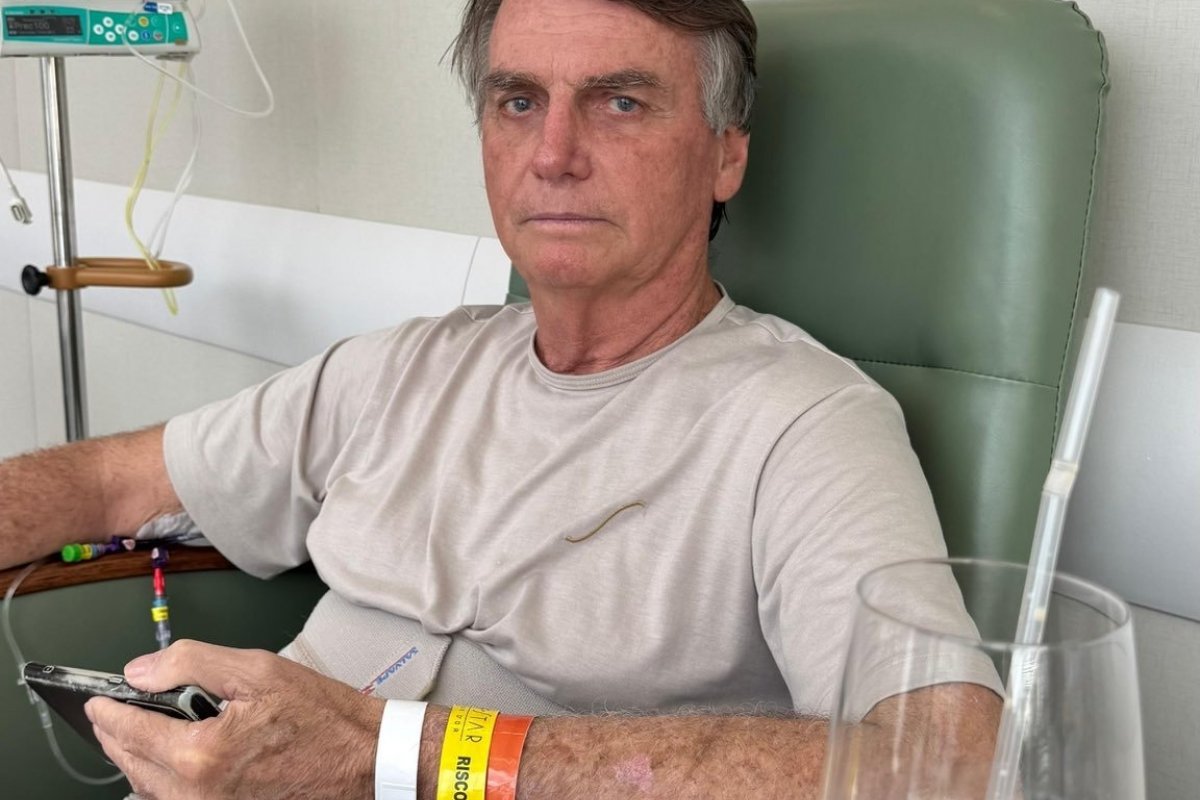 Bolsonaro deixa UTI, mas segue sem previsão de alta hospitalar