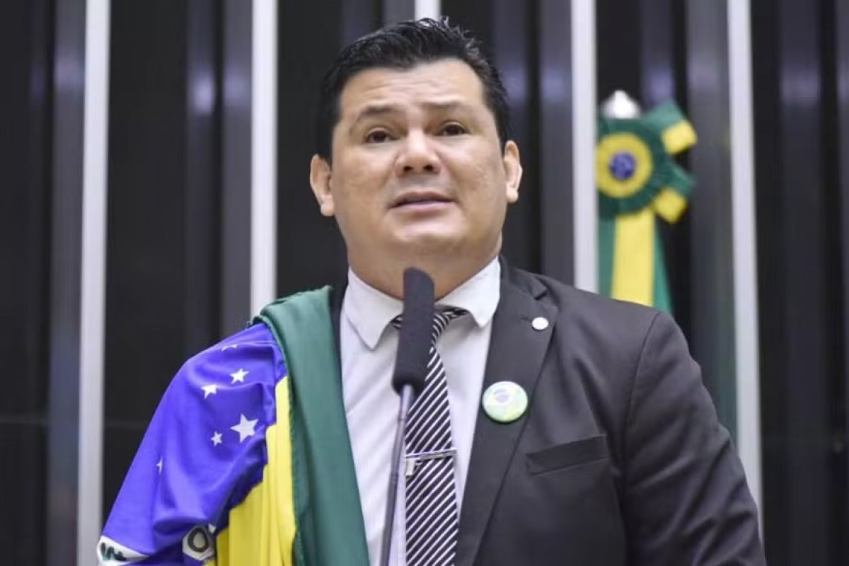 Direção da Câmara pede afastamento de deputado do PL por supostas ofensas a Gleisi Hoffmann