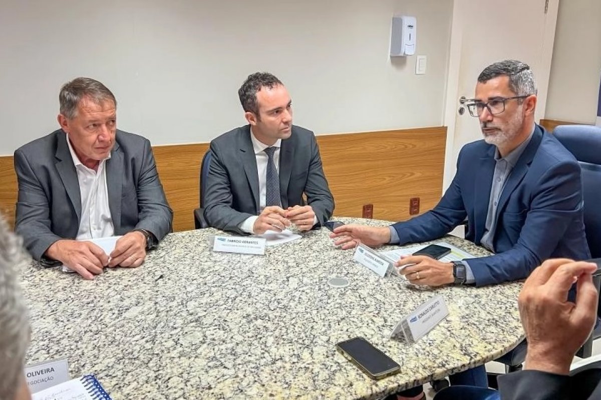 Após anos de disputa, Prefeitura de Brumado assina contrato com a Embasa para investimento e prestação de serviço